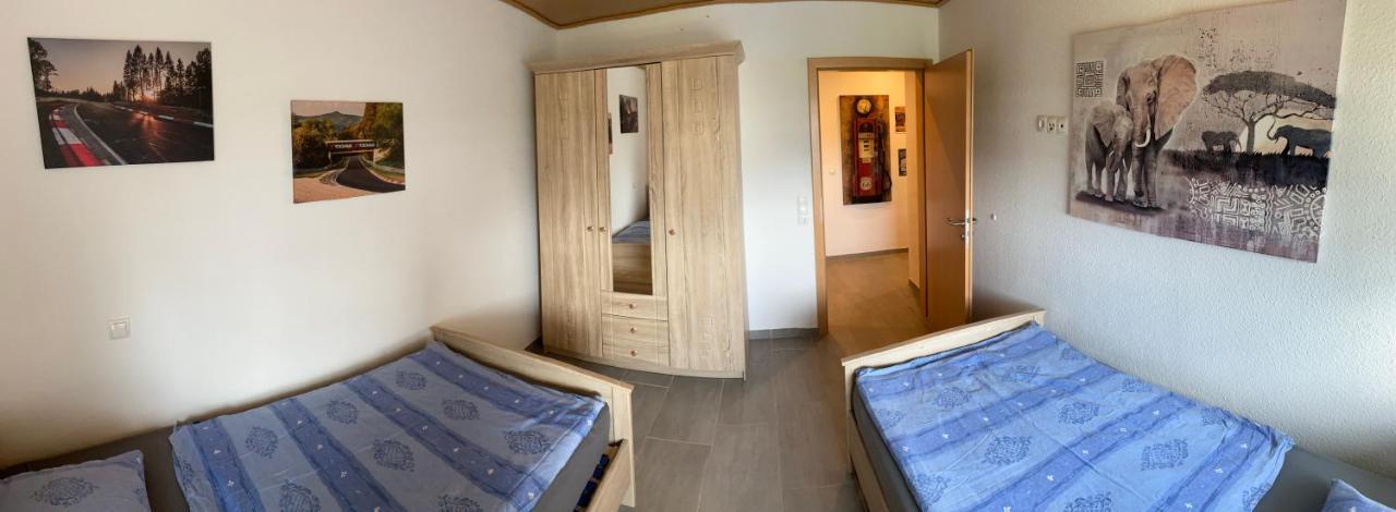 Alte Tankstelle Apartment Strassenhaus Ngoại thất bức ảnh