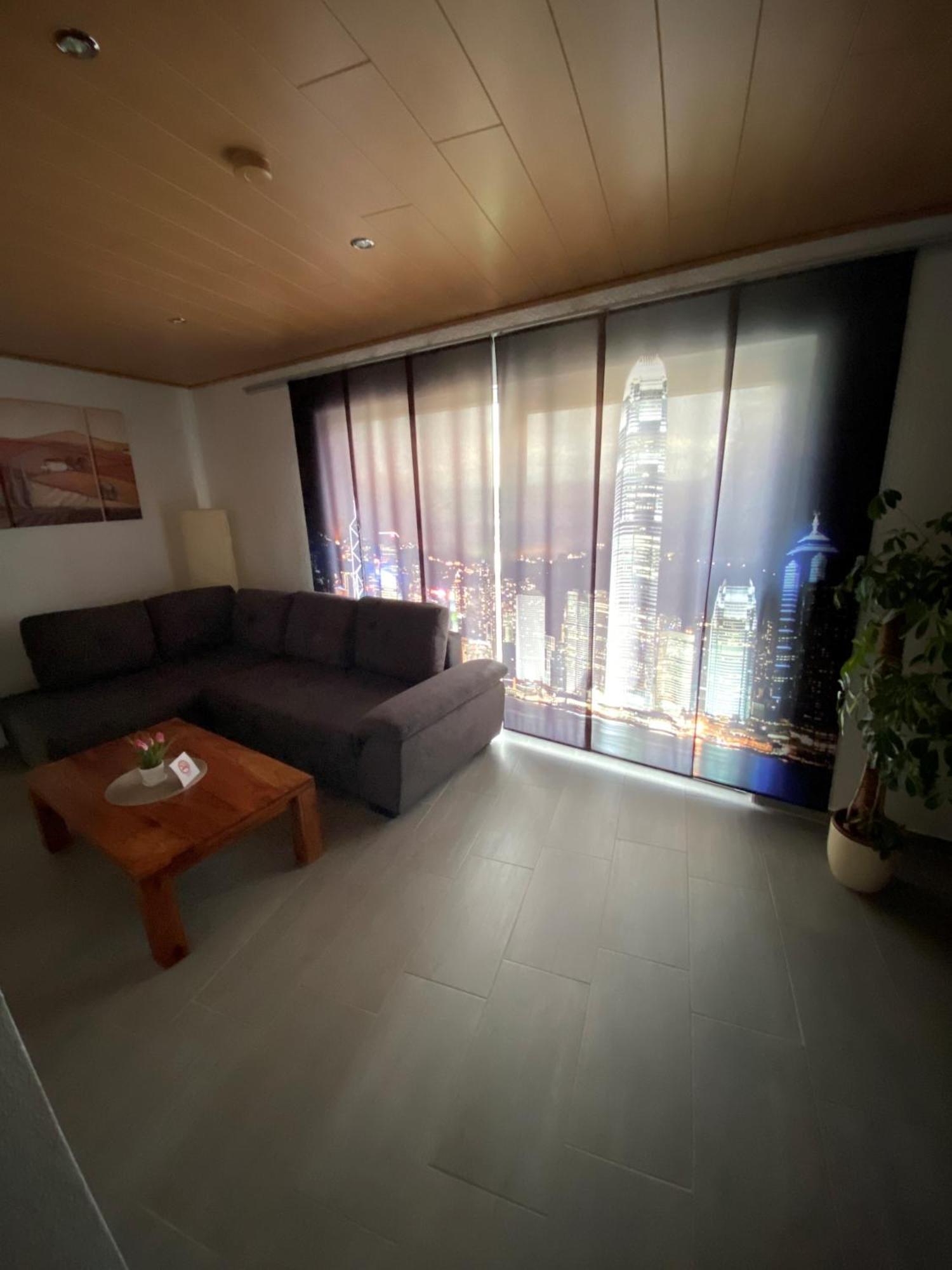 Alte Tankstelle Apartment Strassenhaus Ngoại thất bức ảnh
