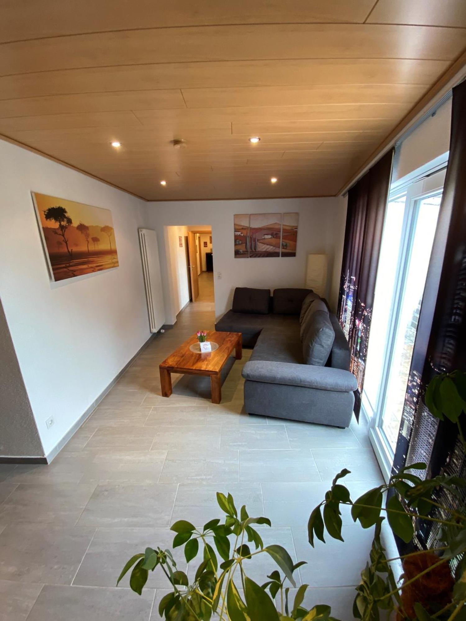 Alte Tankstelle Apartment Strassenhaus Ngoại thất bức ảnh