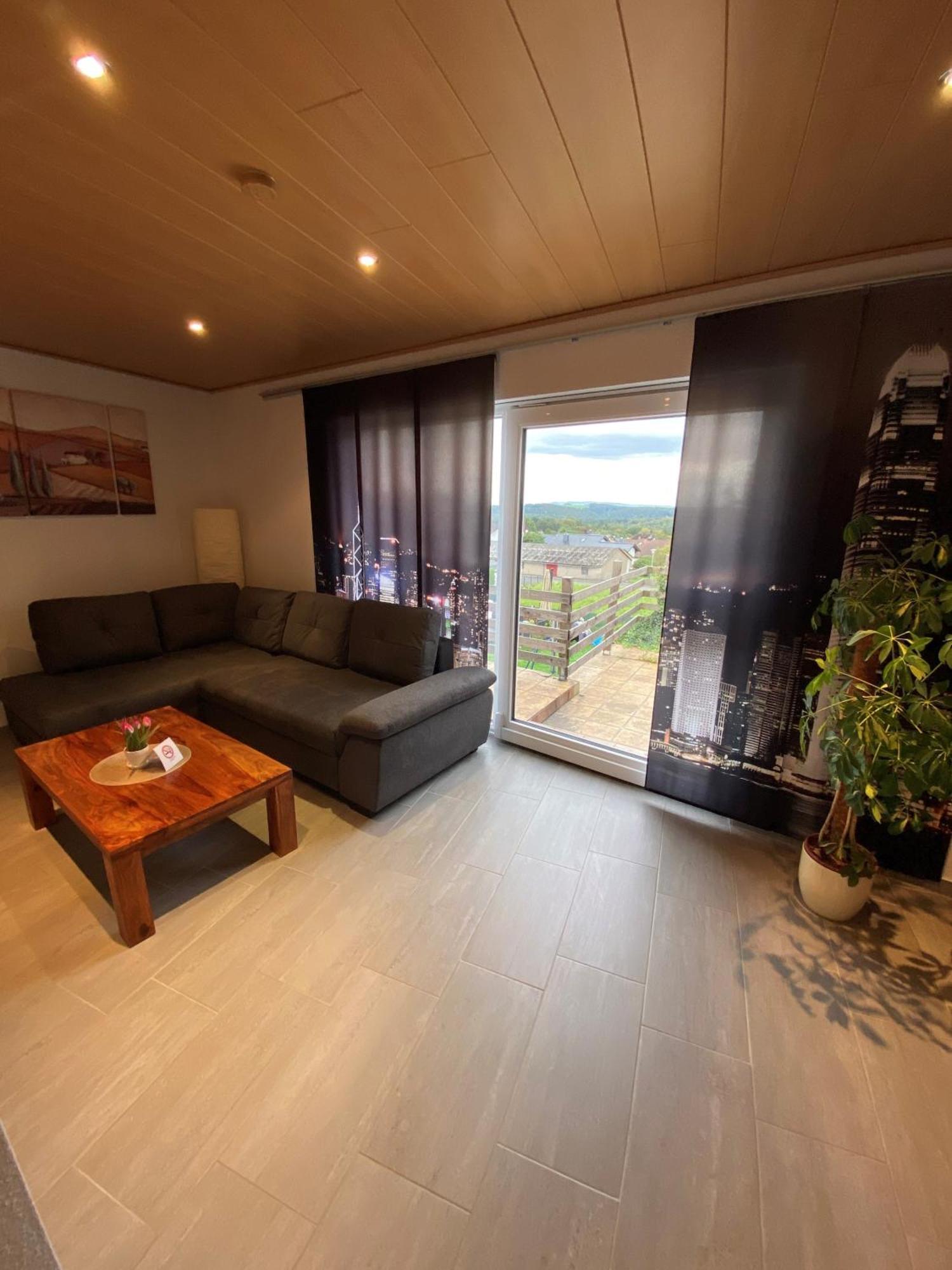 Alte Tankstelle Apartment Strassenhaus Ngoại thất bức ảnh