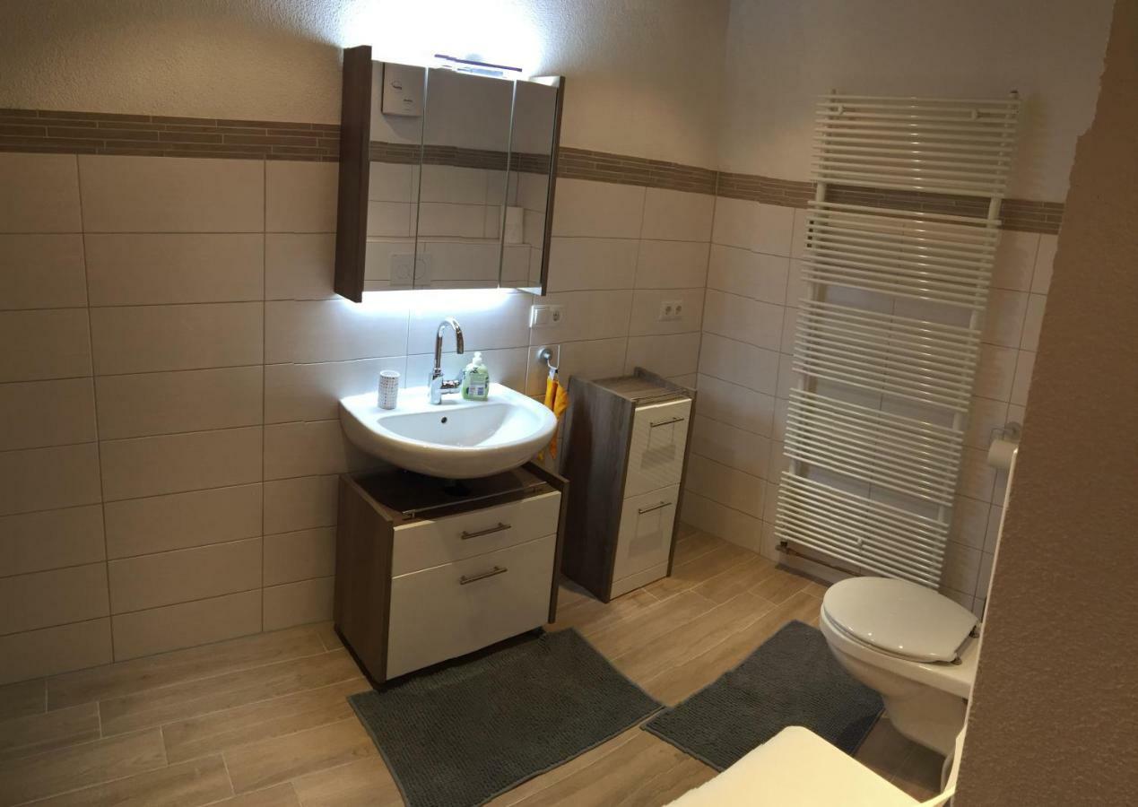 Alte Tankstelle Apartment Strassenhaus Ngoại thất bức ảnh