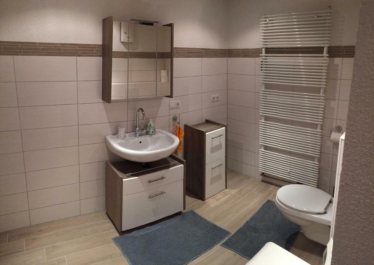 Alte Tankstelle Apartment Strassenhaus Ngoại thất bức ảnh