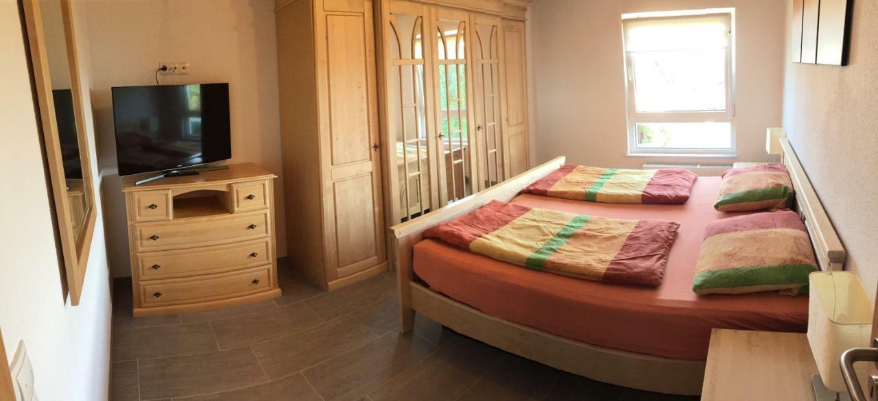 Alte Tankstelle Apartment Strassenhaus Ngoại thất bức ảnh