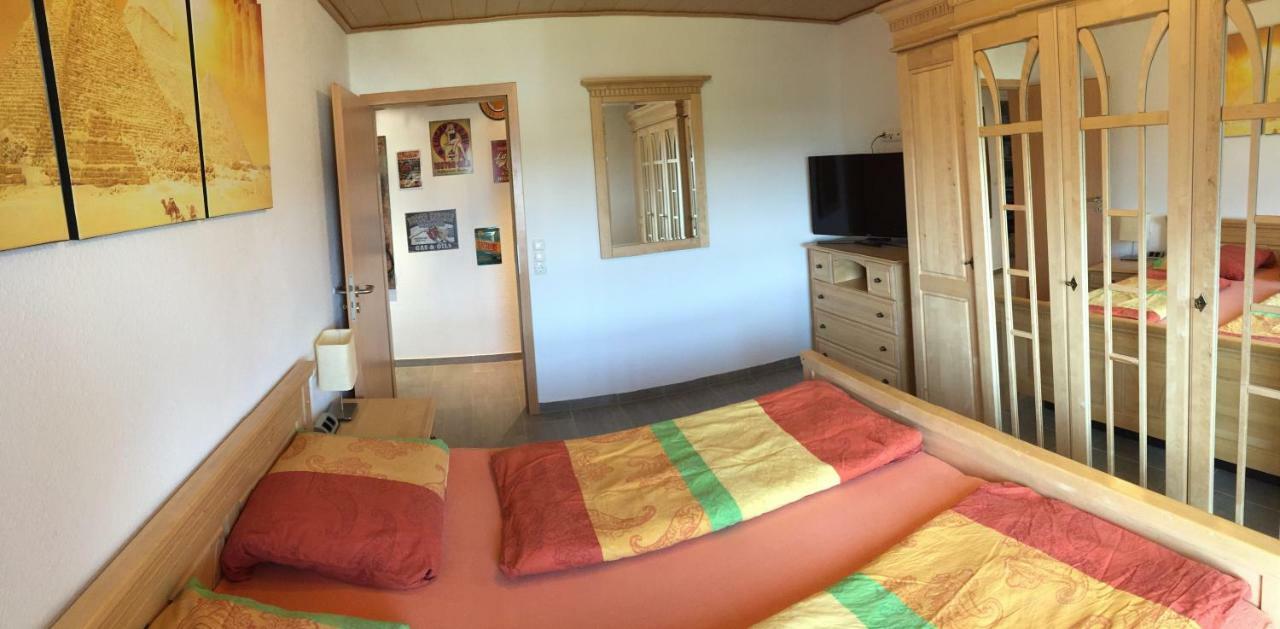 Alte Tankstelle Apartment Strassenhaus Ngoại thất bức ảnh