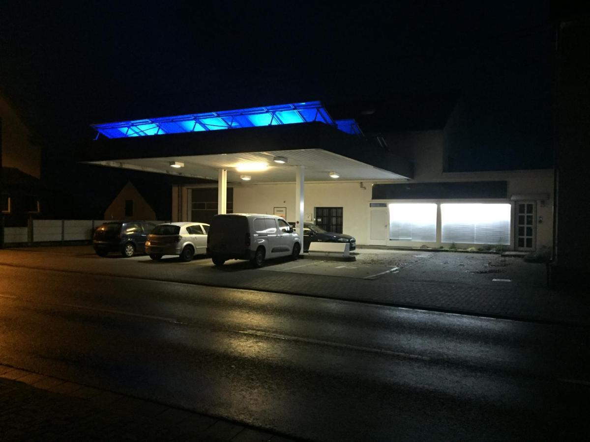 Alte Tankstelle Apartment Strassenhaus Ngoại thất bức ảnh